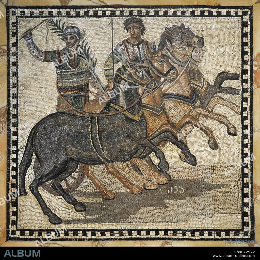 Mosaico romano con la representación de la Cuádriga de la factio prassina. A la izquierda, el auriga vencedor levanta la palma como símbolo del triunfo. A la derecha, el lubilator lleva la fusta. Siglo III. Piedra caliza. Procedente de Roma (Italia). Museo Arqueológico Nacional. Madrid. España.
