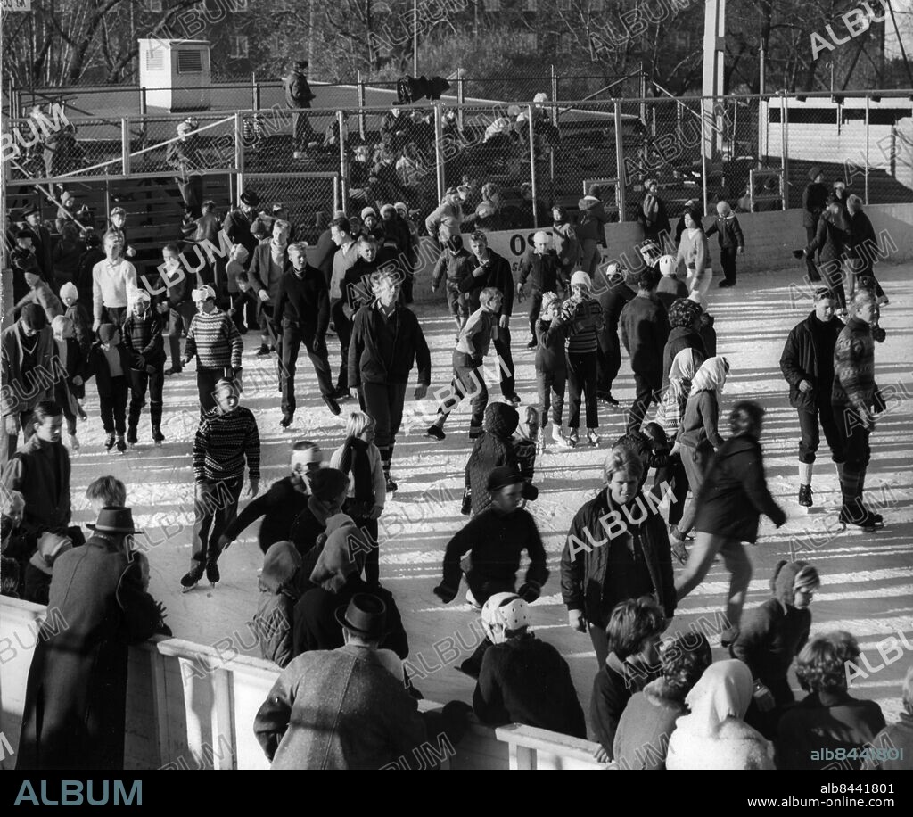 Mölndal 1961-11-20. Vackert väder och "åkning för allmänheten" i Mölndal. *** Local Caption *** GT . KAMERAREPORTAGE.