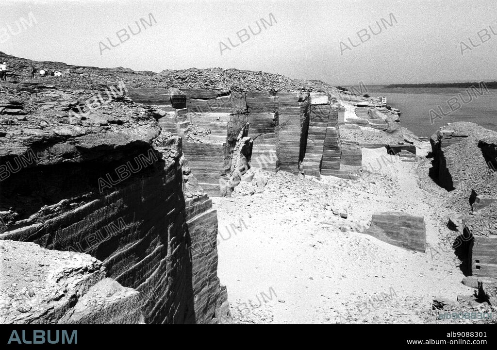 A silsila quarry. Probably Gebel el-Silsila or Gebel Silsileh north of Aswan on the river Nile, was a very famous quarrying area throughout ancient Egypt. Stone was probably taken from here to construct the Temple of Horemheb. ©TopFoto.