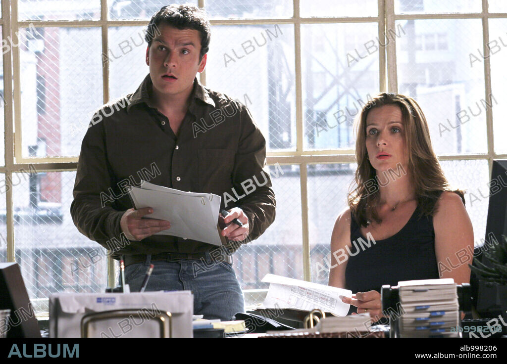 BALTHAZAR GETTY et RACHEL GRIFFITHS dans BROTHERS & SISTERS, 2006, réalisé par KEN OLIN. Copyright TOUCHSTONE TELEVISION.