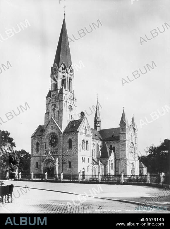 Berlin-Neukölln, St. Johannes-Basilika, ehem. Kath. Garnisonskirche (1897). Katholische Garnisonskirche, Lehniner Straße / Hasenheide. Foto, um 1900 (Lucien Levy).