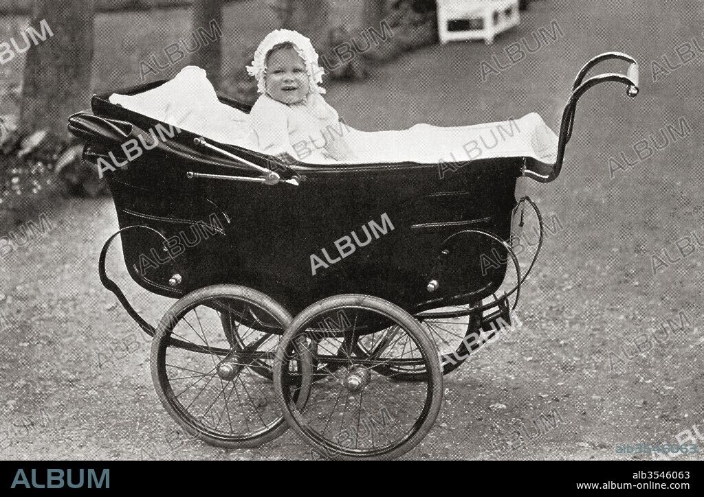 Princess Elizabeth as a baby, at St. Paul's Walden Bury, St Paul's Walden, Hertfordshire, England, home of the Bowes-Lyon family. Princess Elizabeth future Elizabeth II, born 1926. Queen of the United Kingdom, Canada, Australia and New Zealand. From The Duchess of York, published c.1928.