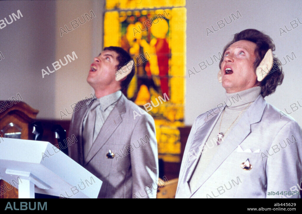 CHRISTOPHER WALKEN in PLOTS WITH A VIEW, 2002, directed by NICK HURRAN. Copyright GREAT BRITISH FILMS/SPICE FACTORY/SNOWFALL FILMS/CF1 CYF.