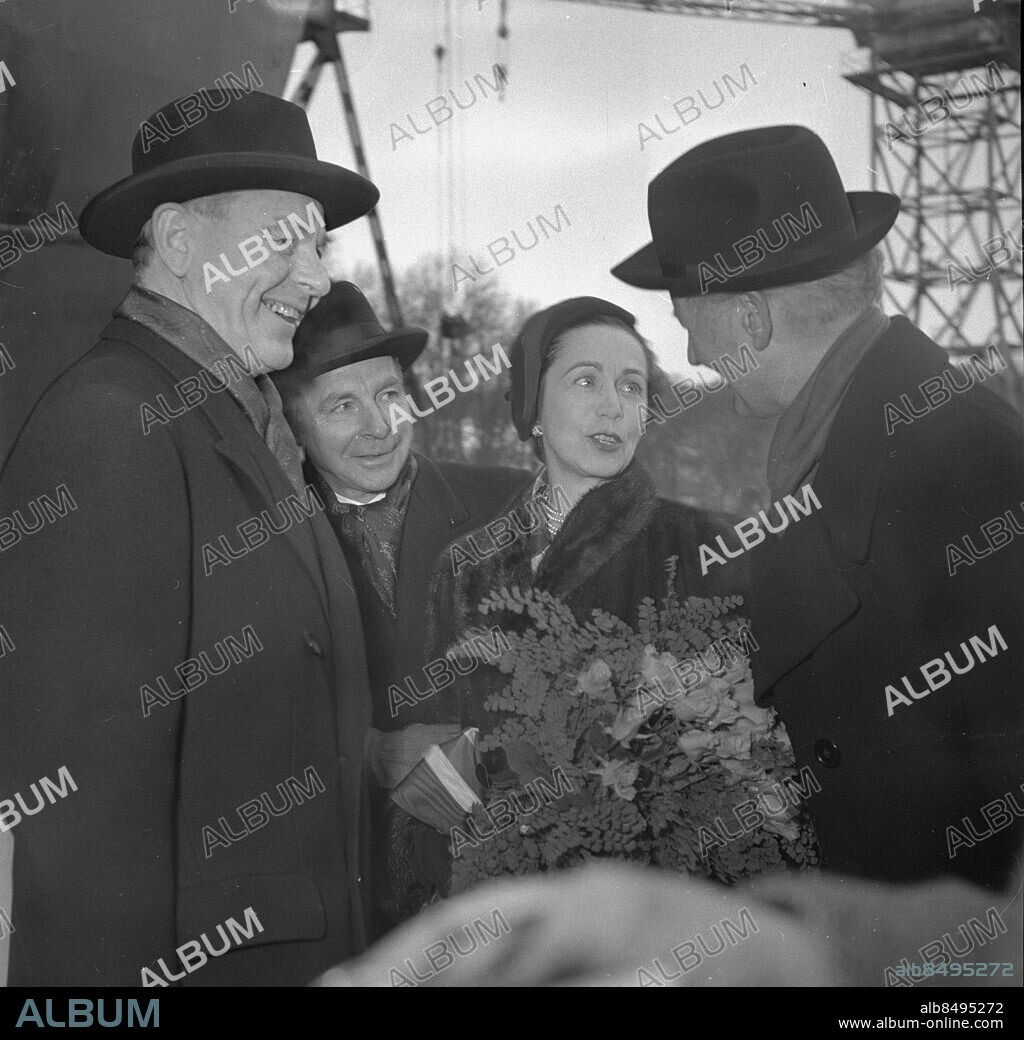 Göteborg 1954-03-25 - Sjösättning och fartygsdop på Eriksbergsvarvet - Norska MT Bergeboss på 32 000 tdw *** Local Caption *** GT. KAMERAREPORTAGE.