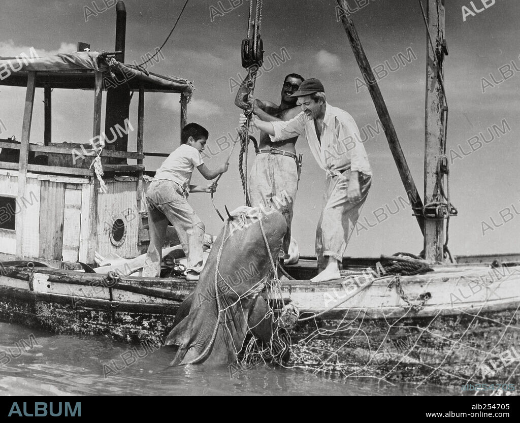 TIBURONEROS, 1963, dirigida por LUIS ALCORIZA.