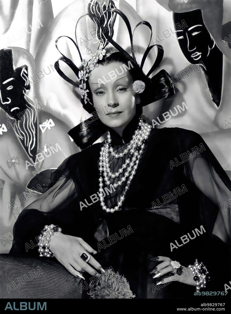 ONA MUNSON en EL EMBRUJO DE SHANGHAI, 1941 (THE SHANGHAI GESTURE), dirigida por JOSEF VON STERNBERG. Copyright UNITED ARTISTS.