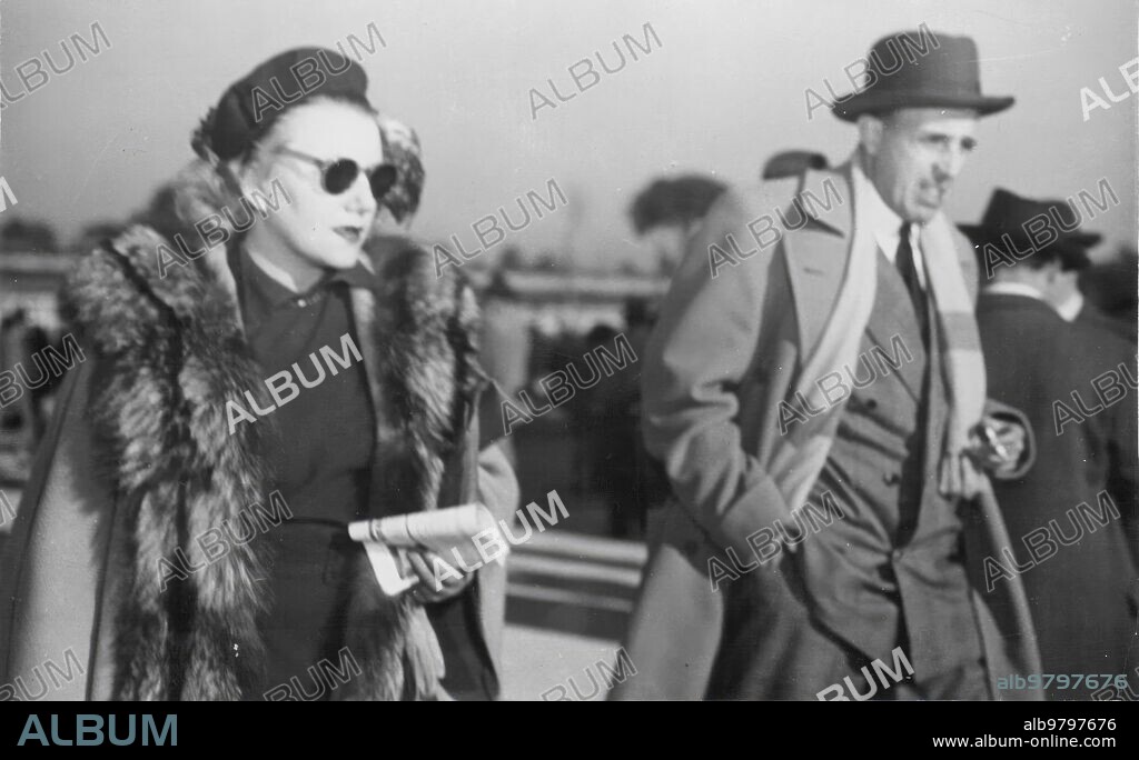 1949. Don Jaime de Borbón y Battenberg at the Rome hippodrome accompanied by what would be his second wife, Carlota Tiedemann.
