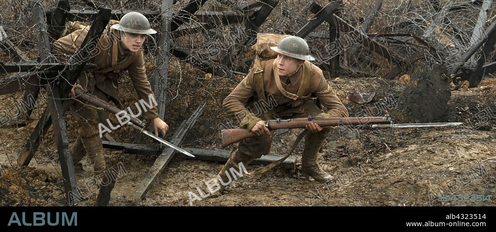 DEAN-CHARLES CHAPMAN and GEORGE MACKAY in 1917, 2019, directed by SAM MENDES. Copyright DREAMWORKS.