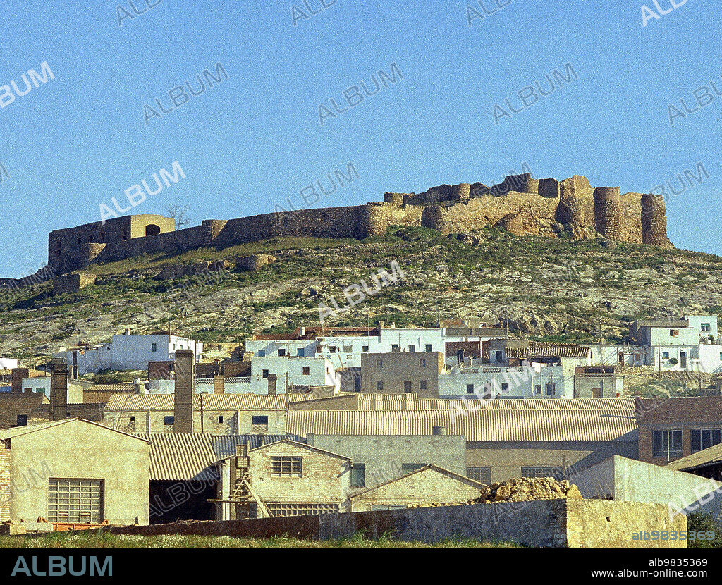 VISTA DEL CASTILLO Y DEL PUEBLO DE SAGUNTO - FOTO AÑOS 60.