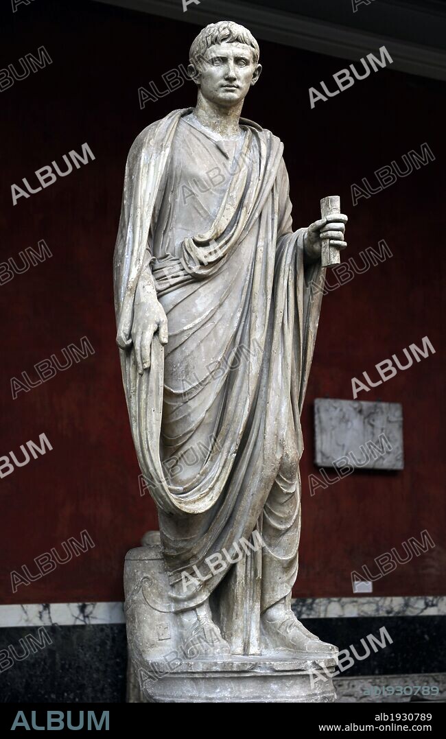 ARTE ROMANO. ESCULTURA de togado. Restaurado como AUGUSTO. Museo Carlsberg Glyptotek. Copenhague. Dinamarca. Norte Europa.