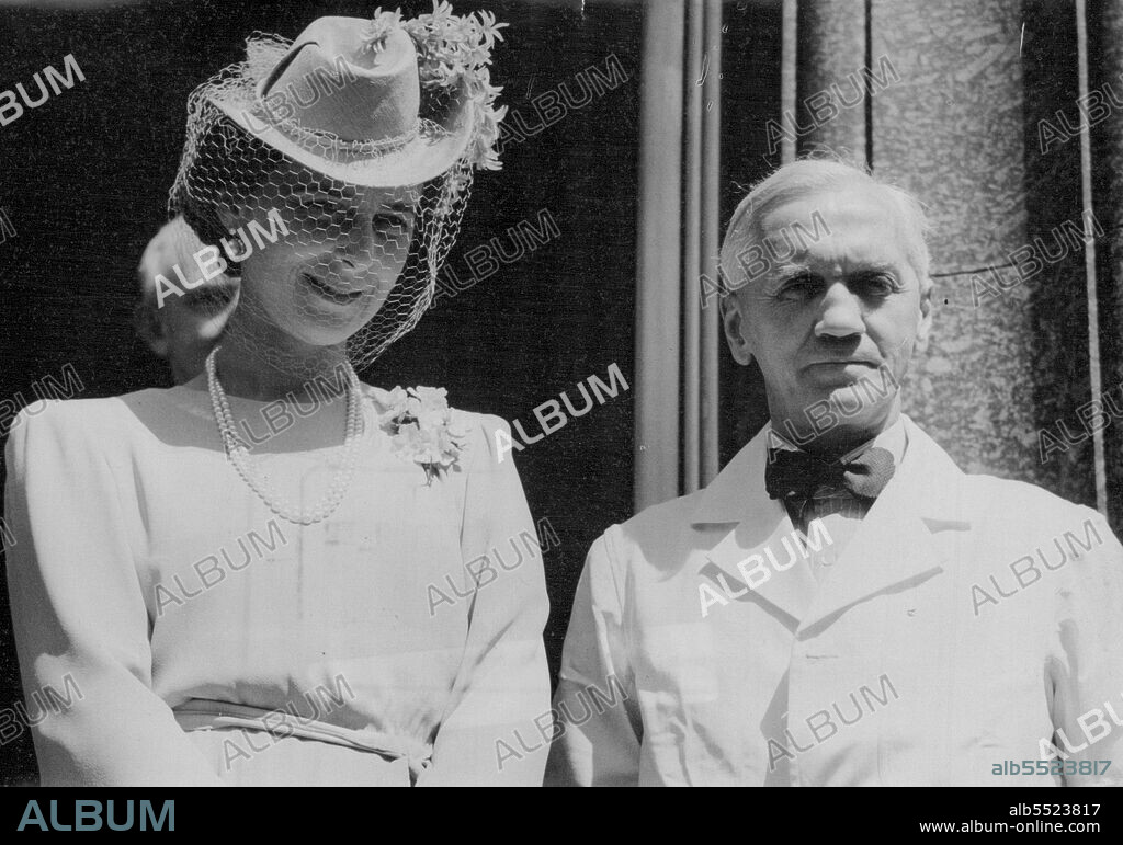 Duchess of Kent Meets Discoverer Of Penicillin -- The Duchess of Kent with Sir Alexander Fleming, discoverer of penicillin, at St. Mary's Hospital, Paddington.HRH the Duchess of Kent, president of the Alexandra Rose Day Fund, visited a number of selling centres in London. June 20, 1944. (Photo by Planet).