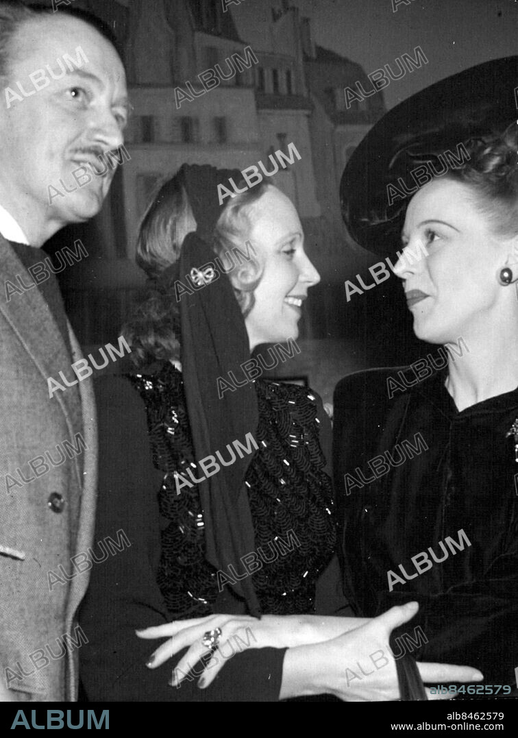 Stockholm 1946-02-06. Alf Sjöberg, Inga Tiblad och Signe Hasso vid ett cocktailparty på Teatergrillen. Foto: SvD / TT / kod 12014.