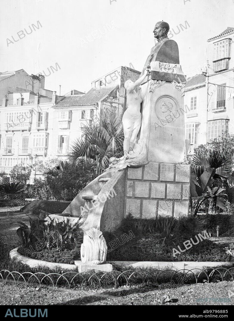 MONUMENT TO D. CARLOS LARIOS..-Entering from the Plaza de la Marina on the left side after the Monument to Arturo Reyes. This is in honor of the Marquis of Guadiaro, architect of the Larios family in the works of this Park and Larios street. The environment was adapted by the architect Guerrero-Strachan and is the work of Mateu Fernández de Soto from 1907. It has a stone plinth with a staircase that served as a fountain, above it a pedestal with allegorical motifs of commerce, industry, and Malaga and crowning the bronze bust. The monument was very daring due to the allegorical presence of a naked woman. The peculiar execution of the sculpture made the monument one of the most visited in the Park. With the arrival of the Second Republic, while the nephew Manuel Domingo Larios was sent to the bottom of the sea, the uncle was hidden by a thick vine, while only the statue of the naked woman was visible. With the change of third, after the Civil War, the guardians of morality considered it too "realistic" and removed it from the way. (Source La Opinión de Málaga).