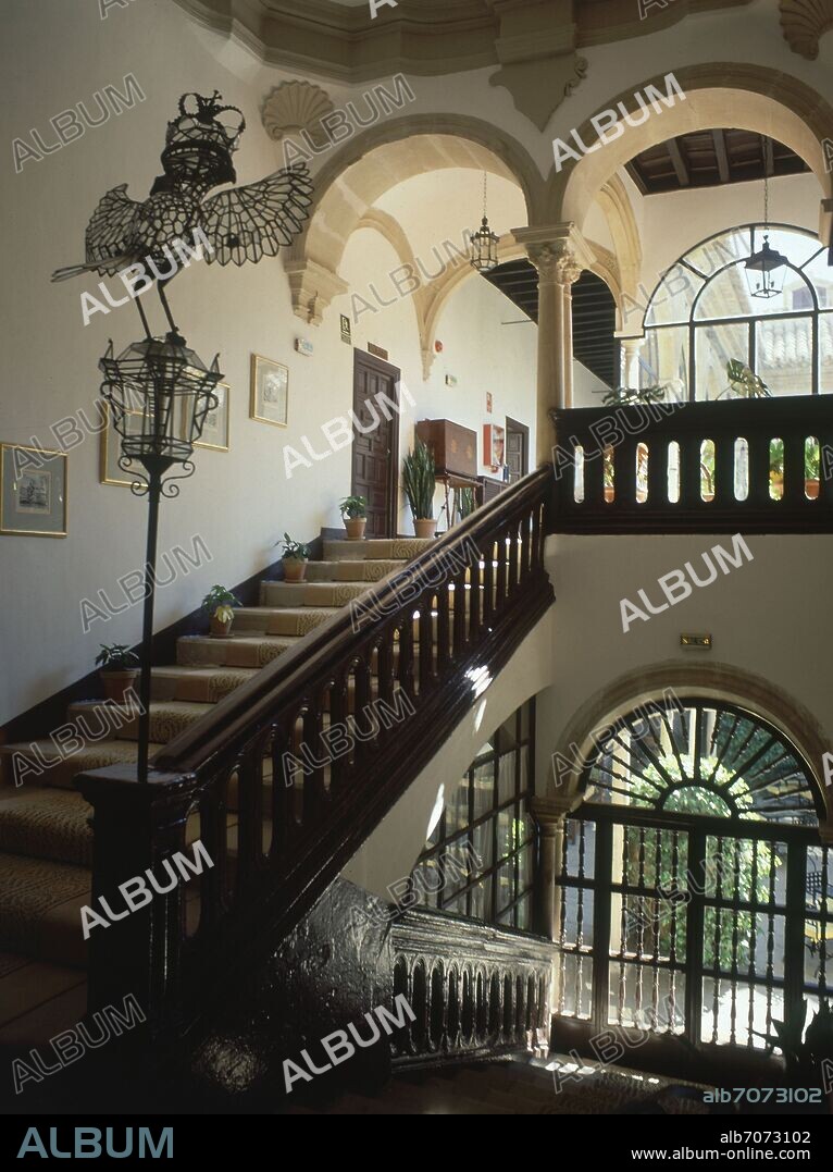 ESCALERA MONUMENTAL DEL ANTIGUO PALACIO DEL DEAN ORTEGA.