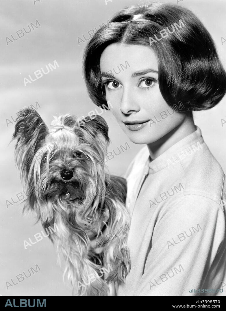 AUDREY HEPBURN in FUNNY FACE, 1957, unter der Regie von STANLEY DONEN. Copyright PARAMOUNT PICTURES.