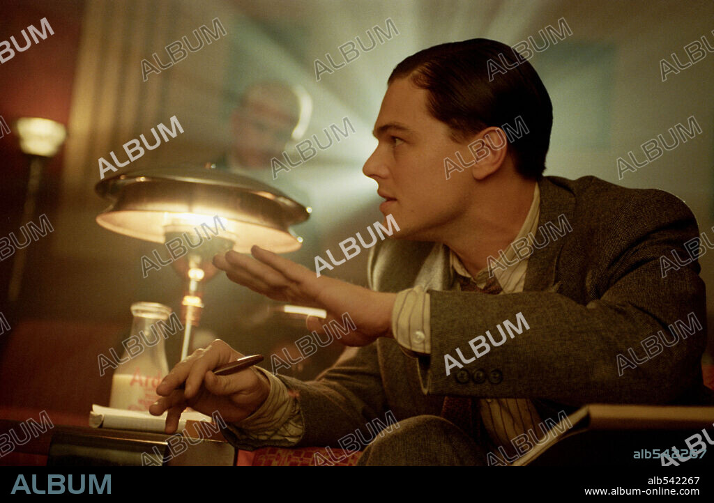 Leonardo DiCaprio en EL AVIADOR, 2004 (THE AVIATOR), dirigida por MARTIN SCORSESE. Copyright MIRAMAX FILMS.