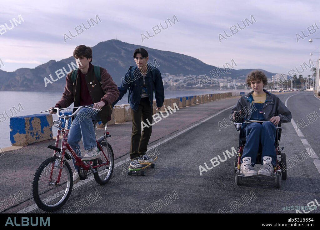 CRISTIAN LOPEZ, LEON MARTINEZ et PAU GIMENO dans PARAISO, 2021, réalisé par FERNANDO GONZALEZ MOLINA. Copyright MOVISTAR+.