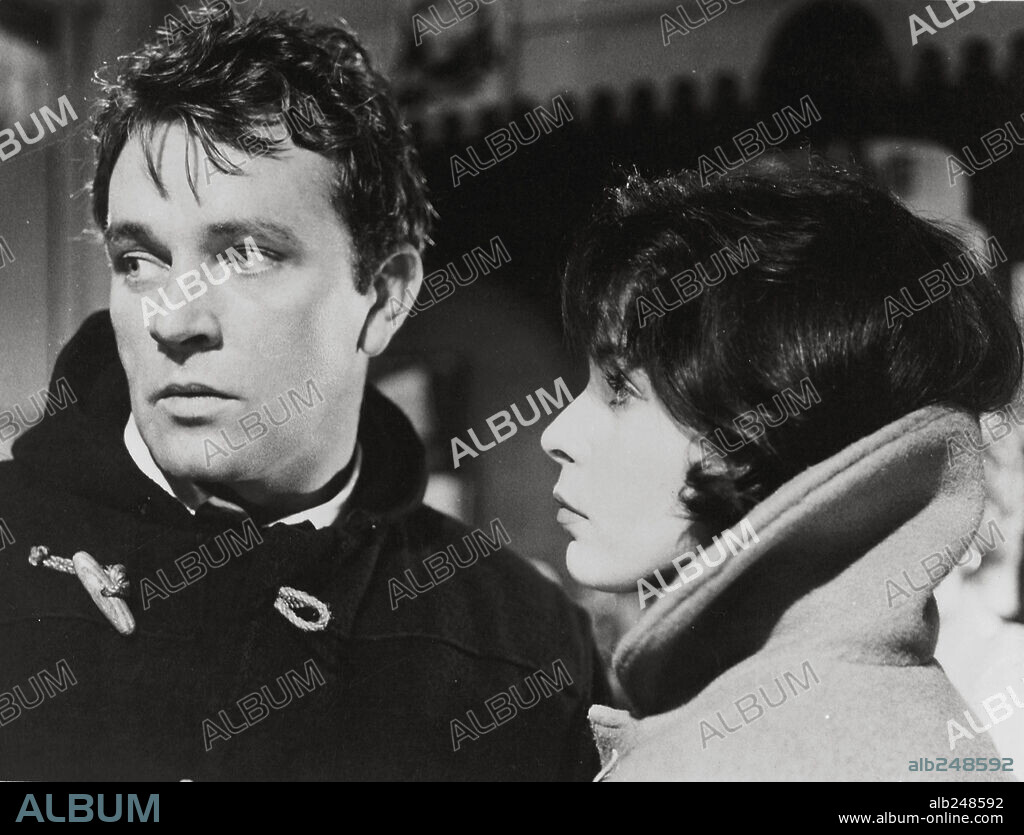 CLAIRE BLOOM and RICHARD BURTON in LOOK BACK IN ANGER, 1959, directed by TONY RICHARDSON. Copyright WARNER BROS.