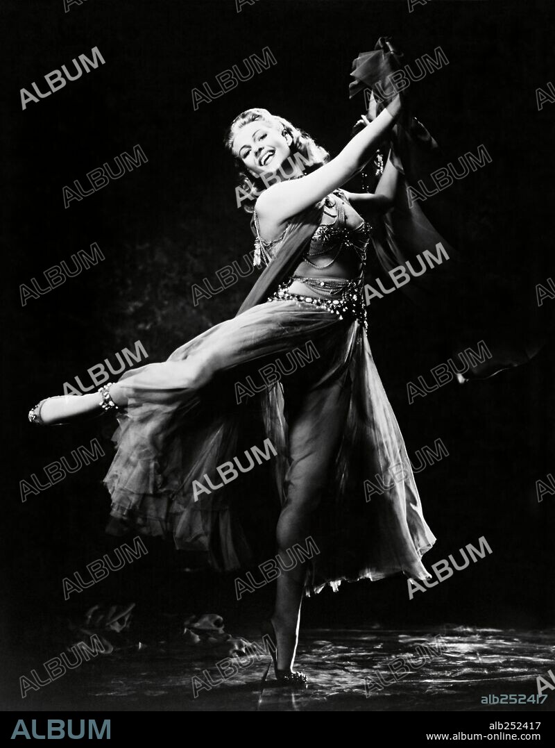 RITA HAYWORTH en SALOME, 1953, dirigida por WILHELM DIETERLE. Copyright COLUMBIA PICTURES / COBURN, ROBERT. Vestuario diseñado por Jean Louis.