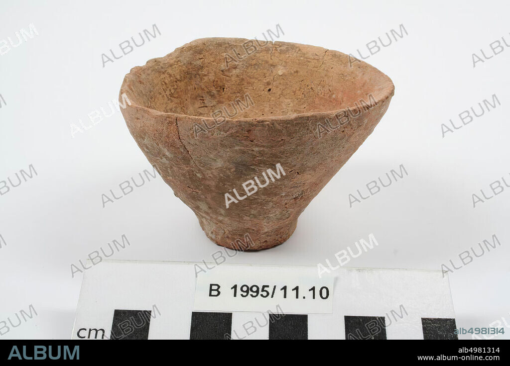 crockery, pottery, H 5.6 cm, D 9 cm, Uruk Period 3200-3000 BC, Iran.