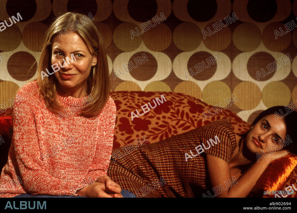 CECILIA ROTH y PENELOPE CRUZ en TODO SOBRE MI MADRE, 1999, dirigida por PEDRO ALMODOVAR. Copyright EL DESEO S.A.