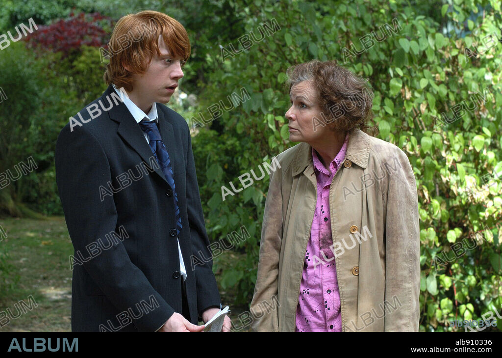 JULIE WALTERS et RUPERT GRINT dans DRIVING LESSONS, 2006, réalisé par JEREMY BROCK. Copyright RUBBER TREE PLANT/UNITED CASTING / MAIDMENT, JAY.