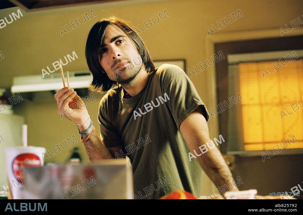 JASON SCHWARTZMAN in SHOPGIRL, 2005, directed by ANAND TUCKER. Copyright 20TH CENTURY FOX / EMERSON, SAM.