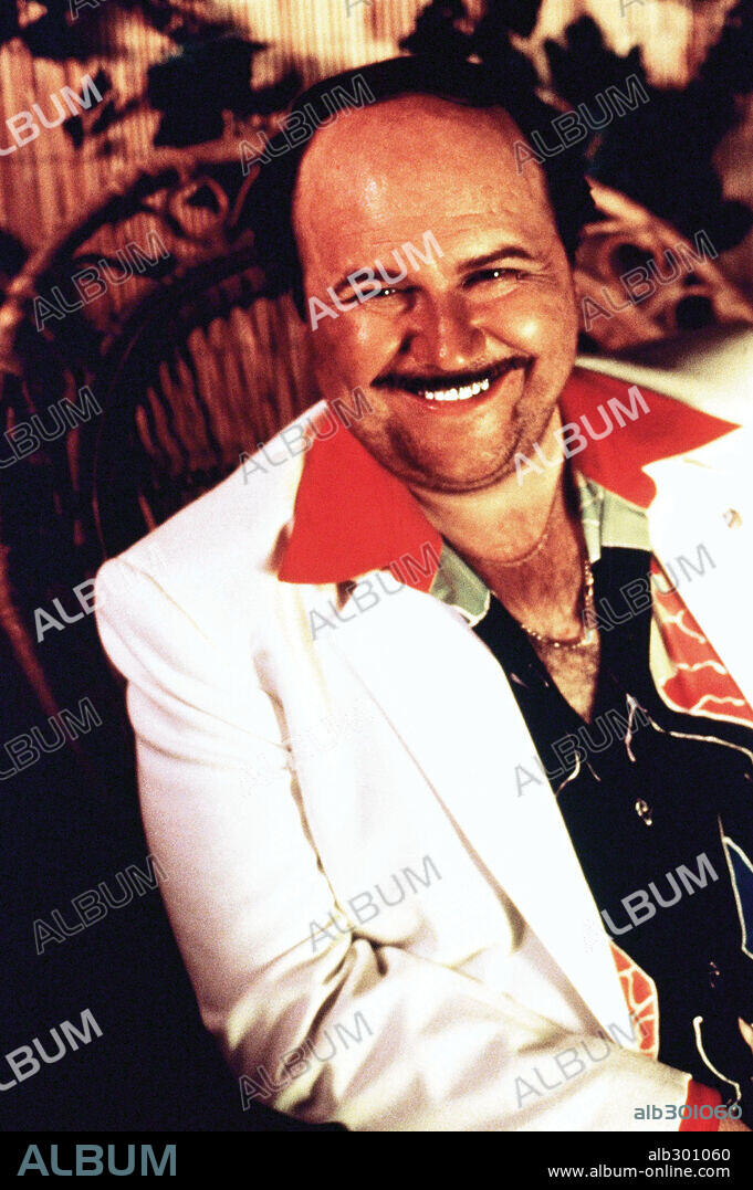 SANTIAGO SEGURA en TORRENTE EL BRAZO TONTO DE LA LEY, 1998, dirigida por SANTIAGO SEGURA. Copyright ROCABRUNO/CARTEL.