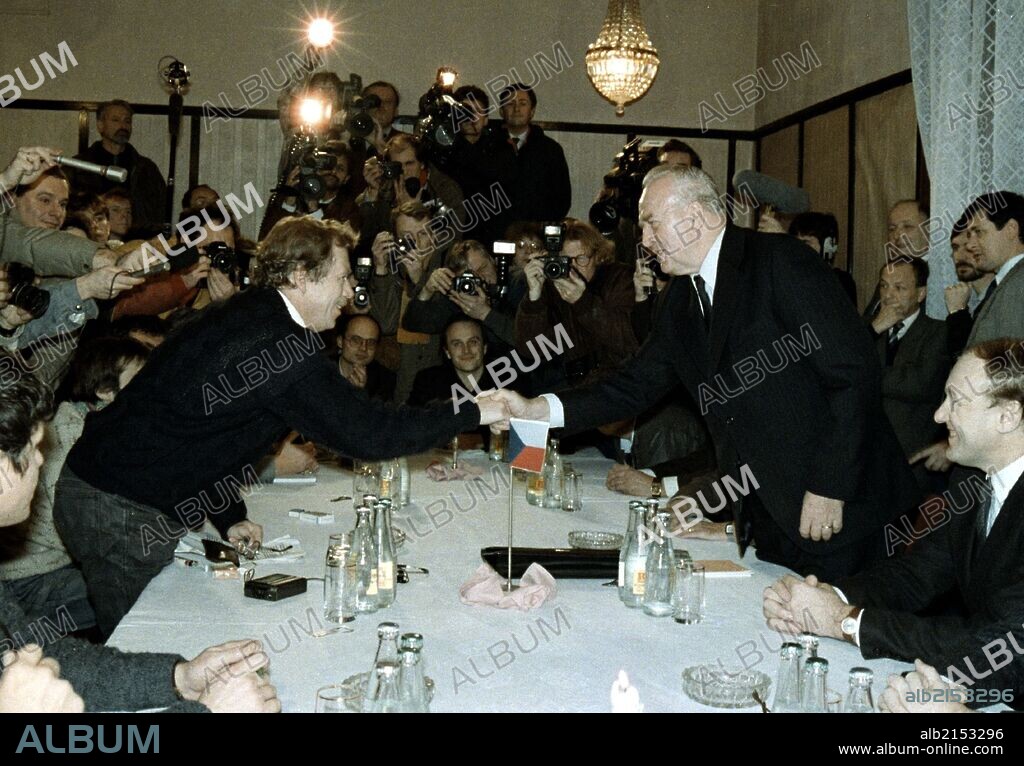 Dissident Playwright Vaclav Havel (Left) Shakes Hand With The Last Czechoslovak Communist Premier Ladislav Adamec During The Negotiations Between The Civic Forum And Outgoing Communist Government In Prague On November 26Th, 1989.  (Photo by: Sovfoto/UIG via Getty Images).