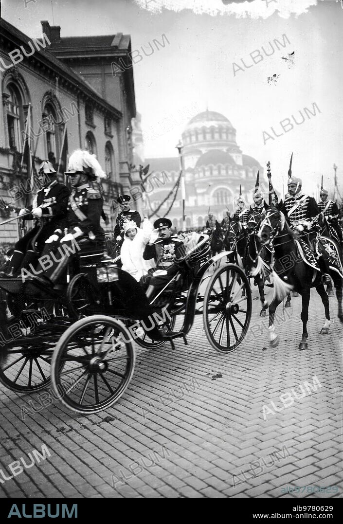 Rey Boris Iii y la Reina Juana Saliendo de la catedral después del te Deum en el que la iglesia Ortodoxa Bendijo su Matrimonio. 02.11.1930.