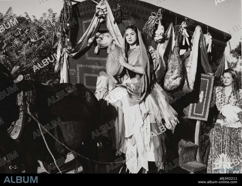 LOLA FLORES en MORENA CLARA, 1954. Copyright BENITO PEROJO-C.E.A.