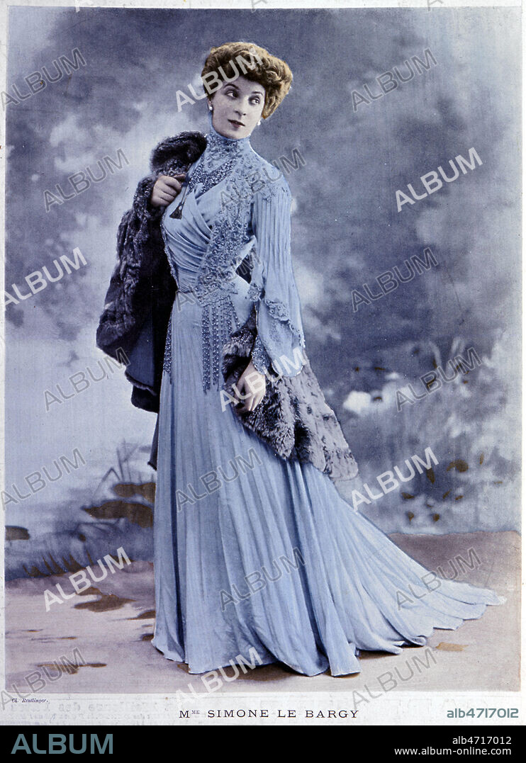 'Mme Simone Le BARGY'. Illustration publiee dans la revue Art du Theatre, sans date. Credit : Collection KHARBINE-TAPABOR.