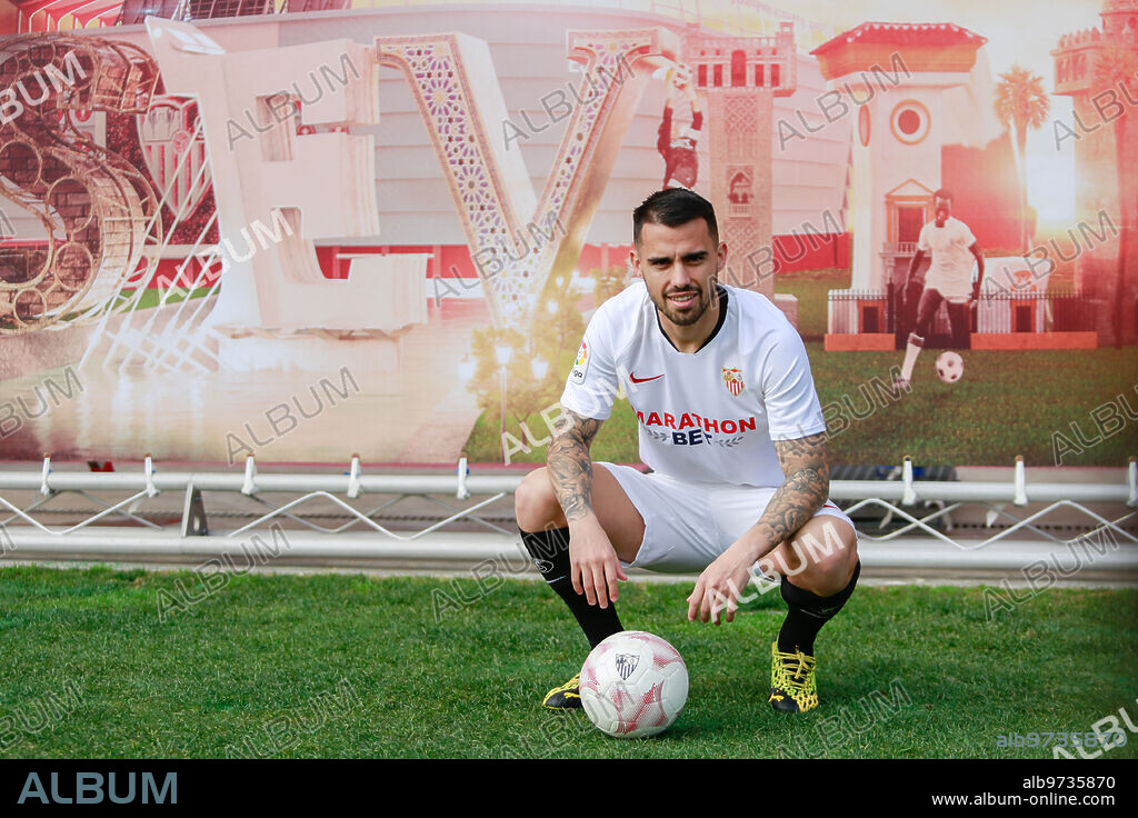 Sevilla, 31/01/2020. Presentación de Suso, como nuevo jugador del Sevilla FC, en el estadio Jesús Navas. Foto: Vanessa Gómez. ARCHSEV.