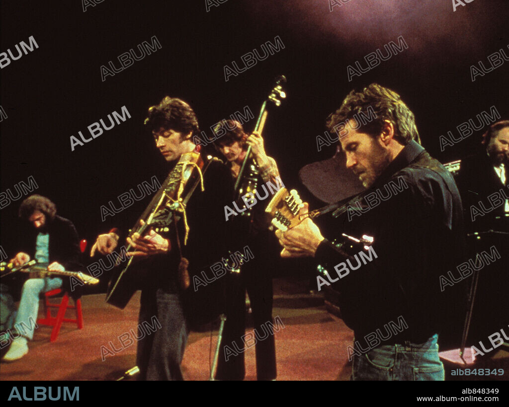 GARTH HUDSON, LEVON HELM, RICHARD MANUEL, RICK DANKO and ROBBIE ROBERTSON in THE LAST WALTZ, 1978, directed by MARTIN SCORSESE. Copyright UNITED ARTISTS.
