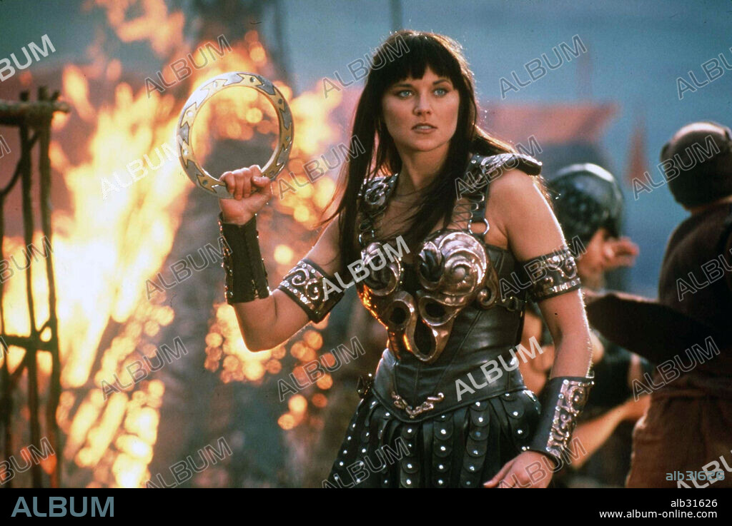 LUCY LAWLESS en XENA, LA PRINCESA GUERRERA, 1995 (XENA: WARRIOR PRINCESS), dirigida por RICK JACOBSON. Copyright MCA TELEVISION/RENAISSANCE PICTURES/STUDIOS USA TV/UNIVERSAL / SHORT, G.