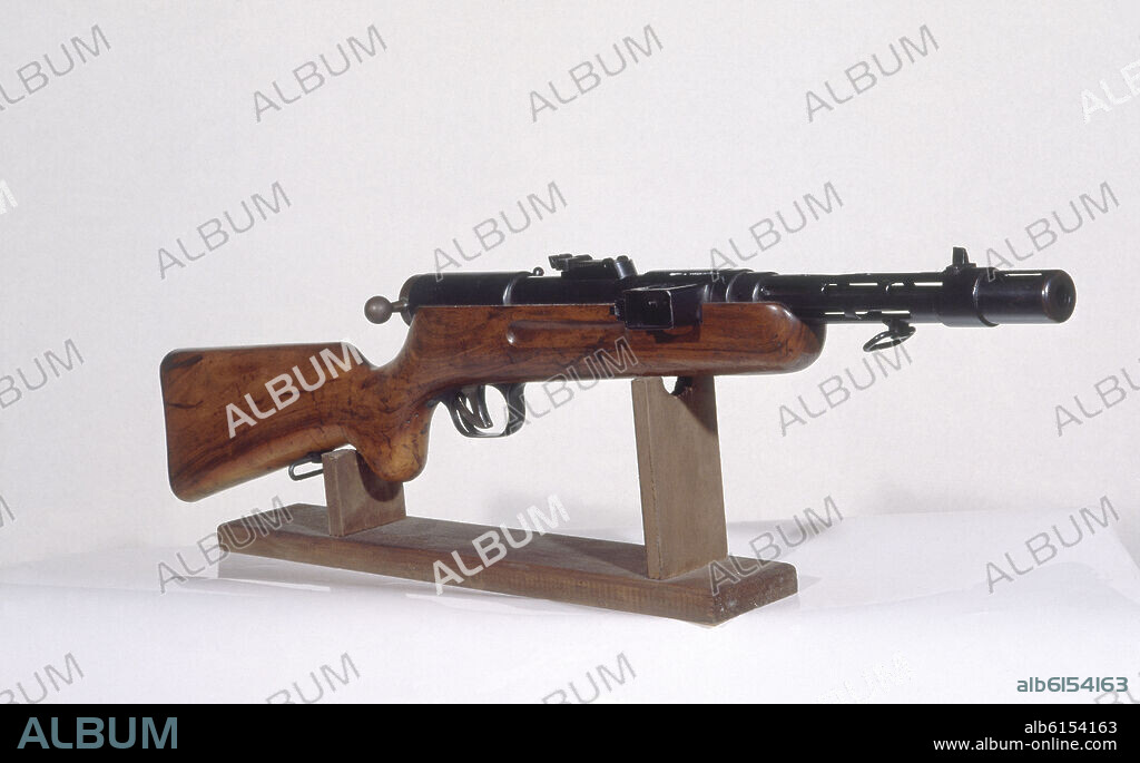 SUBFUSIL AMETRALLADOR DE ASALTO ALEMAN MP- 34 SCHMEISSER DE 9 mm.
