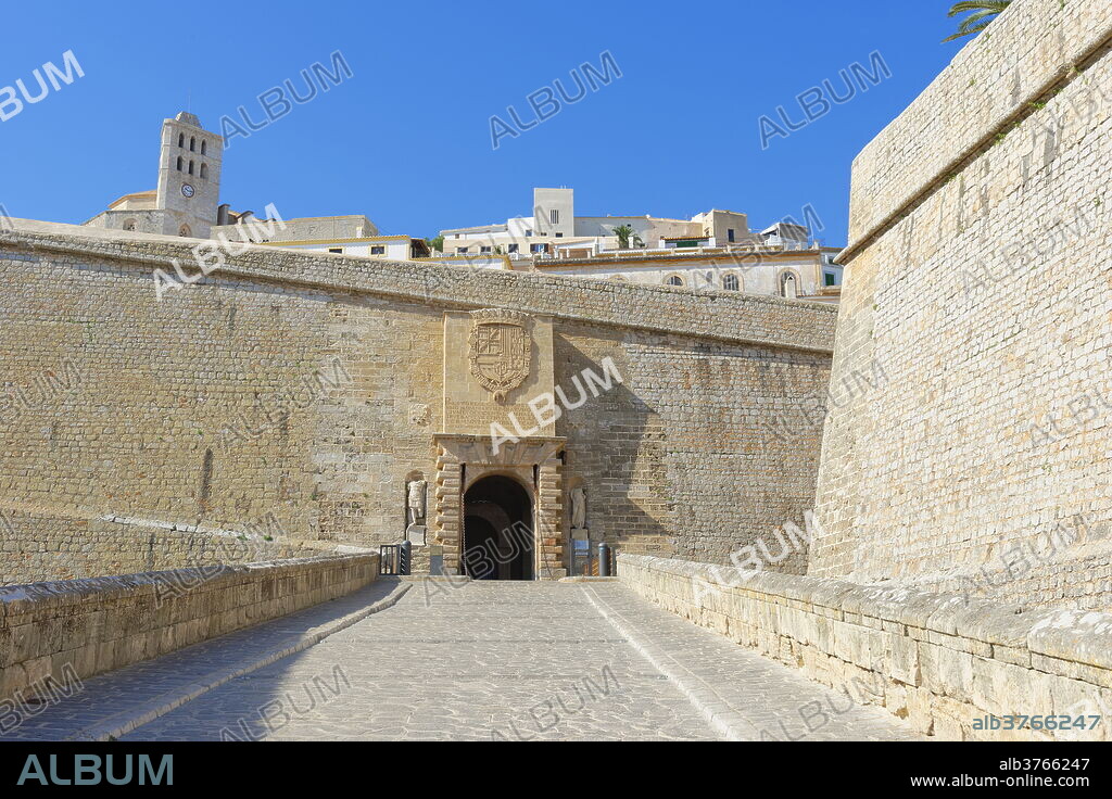 Fortified Ibiza Old Town (Dalt Vila), UNESCO World Heritage Site, Ibiza, Balearic Islands, Spain, Europe.
