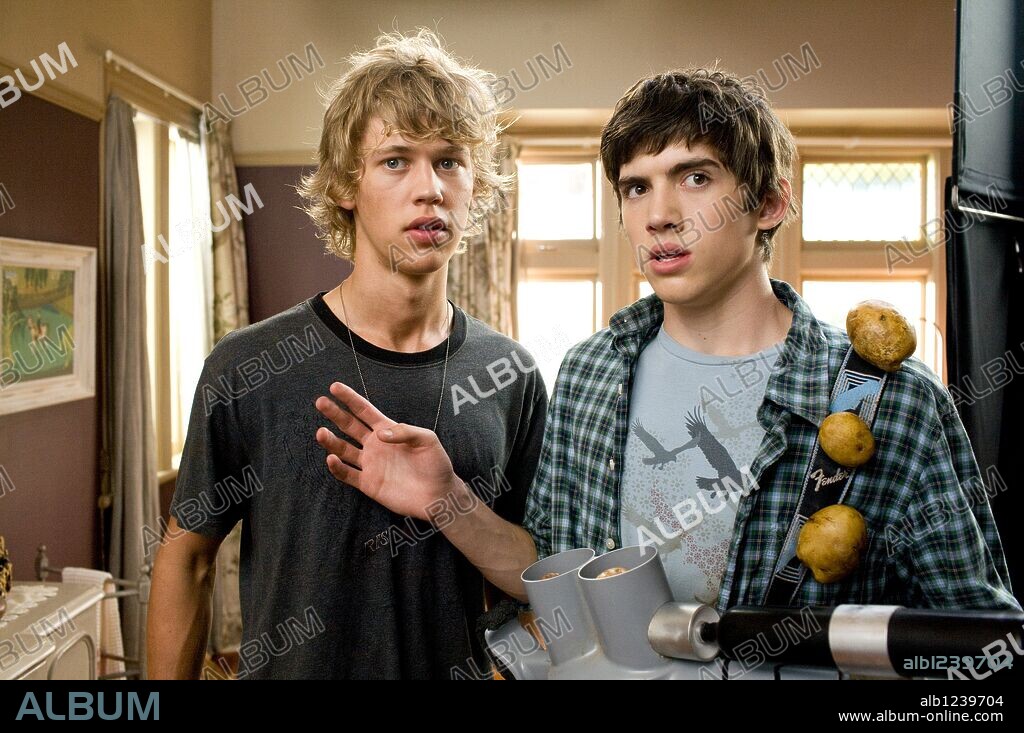 AUSTIN BUTLER und CARTER JENKINS in ALIENS IN THE ATTIC, 2009, unter der Regie von JOHN SCHULTZ. Copyright 20TH CENTURY FOX / GRIFFIN, KIRSTY.