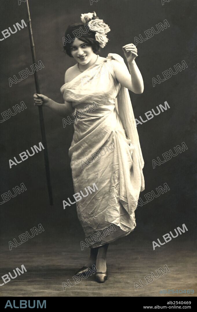 Raquel Meller. Francisca Márqués López (1888-1962). Cantante, cupletista y actriz española. Años 1920.