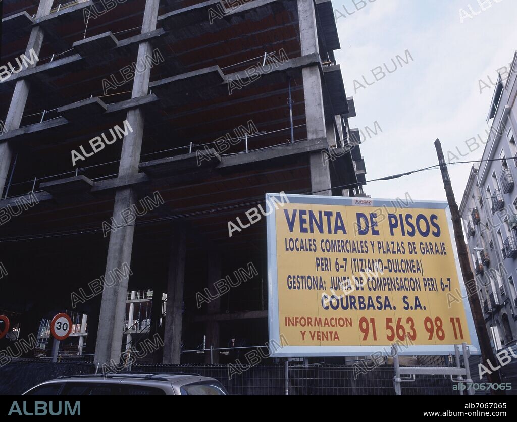 CARTEL PUBLICITARIO DE VENTA DE PISOS.