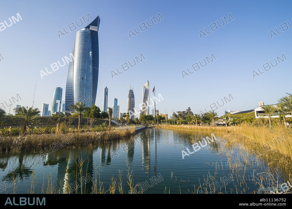 Al Hamra tower and the Al Shaheed Park, Kuwait City, Kuwait, Middle East.