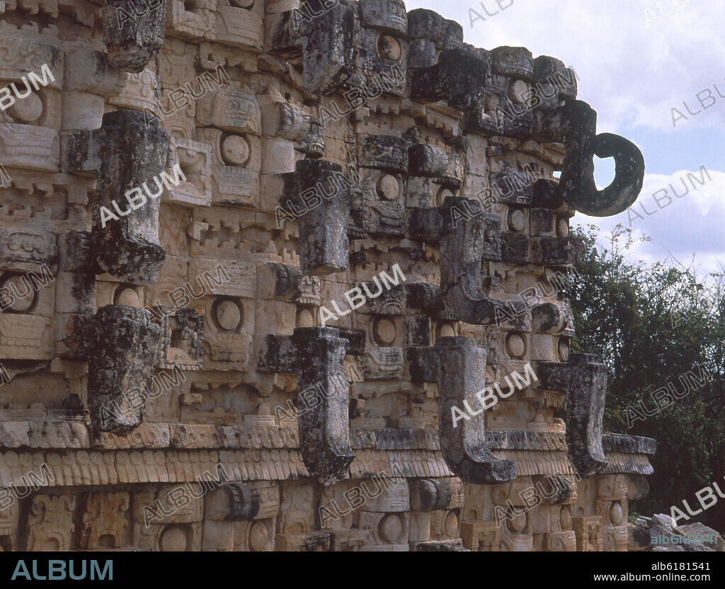 CODZ POOP O PALACIO DE LAS MASCARAS- DETALLE DE LOS MASCARONES DE CHAC DIOS DE LA LLUVIA - S IX.