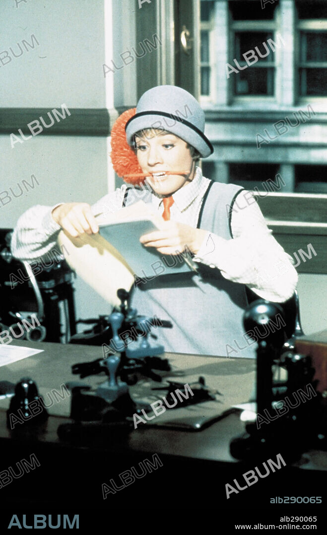 JULIE ANDREWS en MILLIE, UNA CHICA MODERNA, 1967 (THOROUGHLY MODERN MILLIE), dirigida por GEORGE ROY HILL. Copyright UNIVERSAL PICTURES.