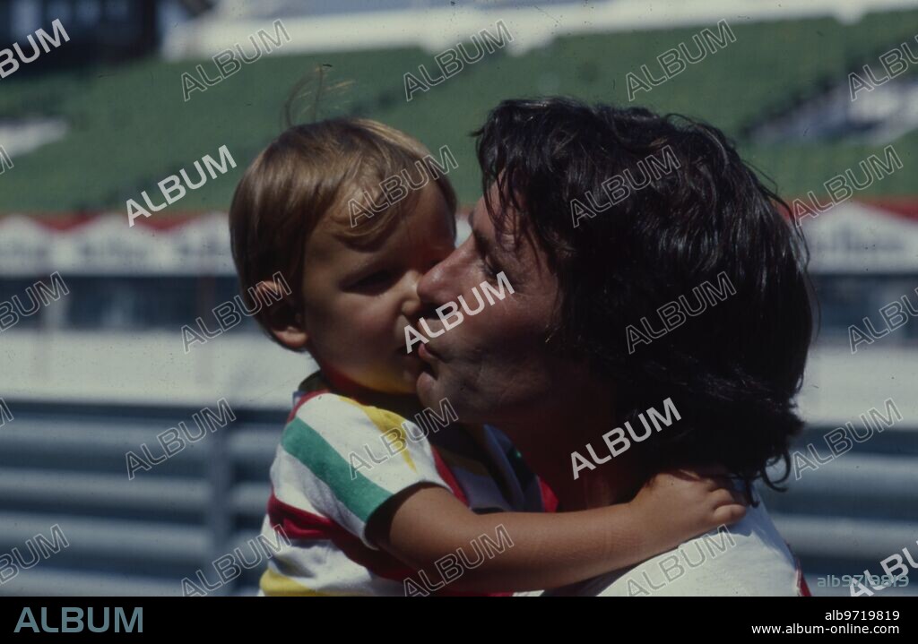 Madrid, 1979. Una imagen de Ángel Nieto con su hijo Ángel «Gelete».