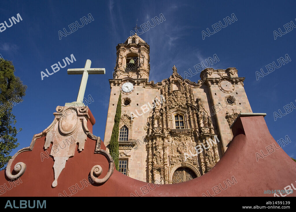 MEXICO. GUANAJUATO. Vista del TEMPLO DE SAN CAYETANO o DE LA VALENCIANA, construído entre los años 1775 y 1788 bajo la dirección de los arquitectos Andrés de la Riva y Jorge Archunda, en estilo churrigueresco mexicano. Estado de Guanajuato.