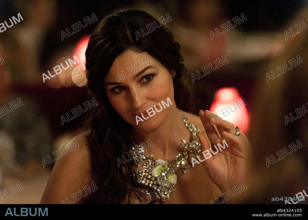 MONICA BELLUCCI in DES GENS QUI S'EMBRASSENT, 2013, directed by DANIELE THOMPSON. Copyright PATHE.