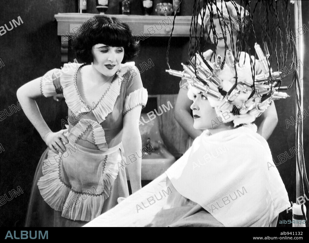 EARLE FOXE and MARGARET LIVINGSTON in SLAVES OF BEAUTY, 1927. Copyright FOX FILM CORPORATION.