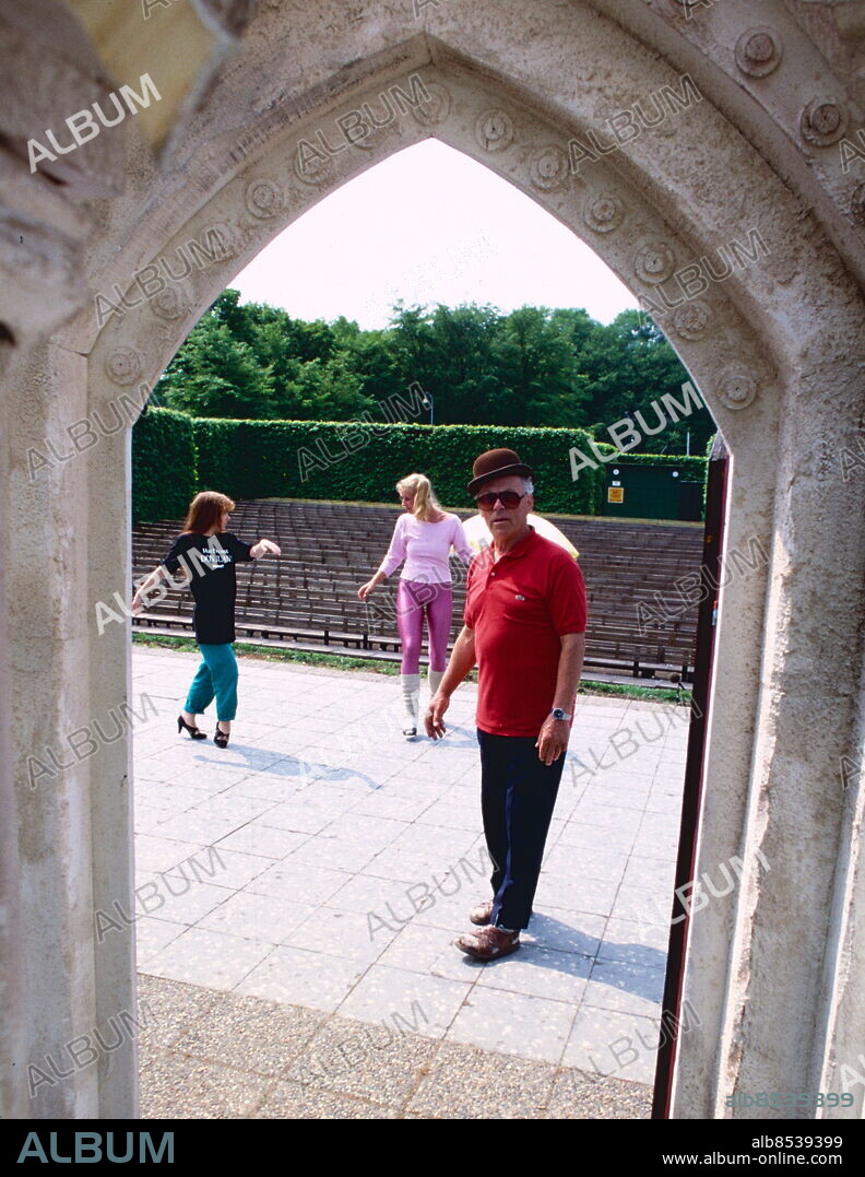 Helsingborg 1984-05-22. Skådespelaren och regissören Nils Poppe repeterar "Lilla Helgonet" på Fredriksdalsteatern i Helsingborg . Foto: Torbjörn Andersson / EXP / TT / Kod 4 . ** AFTONBLADET OUT **.