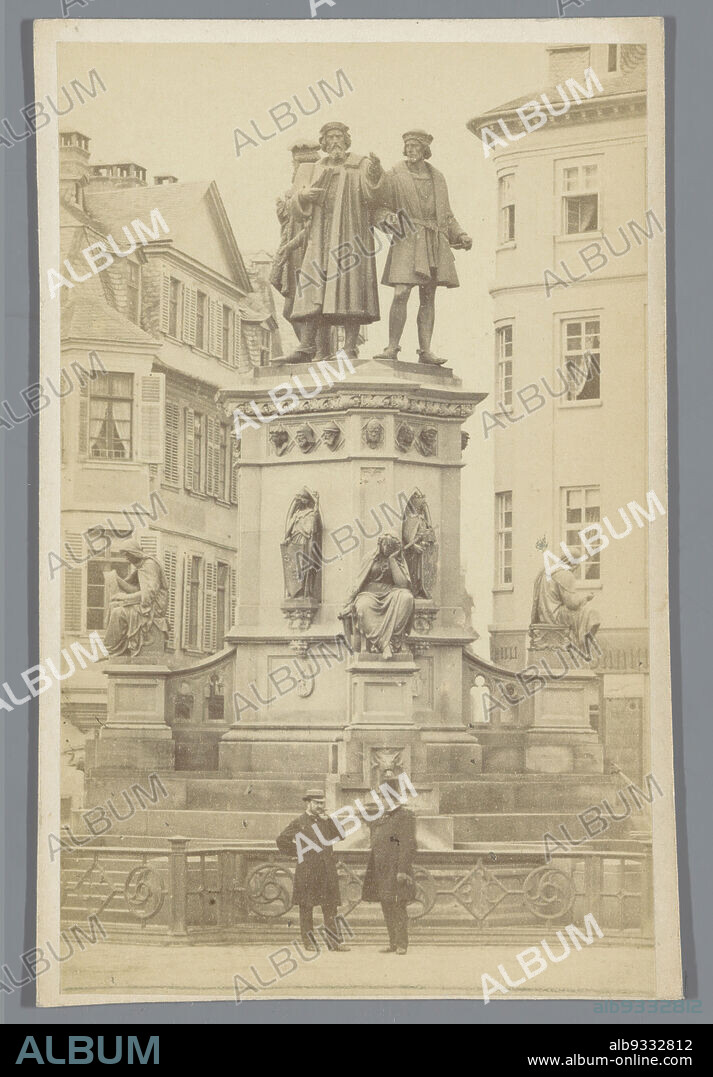 Monument to Gutenberg with statues of Gutenberg, Hans Fust and Peter Schöffer in Frankfurt am Main, Statue of Guttenberg, Ffurt a/Main (title on object), anonymous, Eduard Schmidt von der Launitz, Frankfurt am Main, 1860 - 1875, photographic support, paper, albumen print, height 98 mm × width 63 mm.