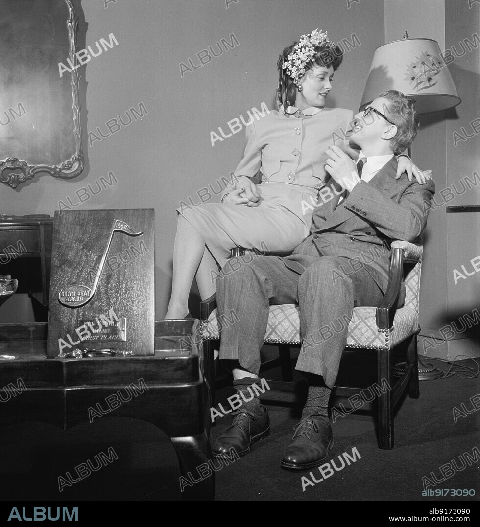 WILLIAM PAUL GOTTLIEB. Portrait of Melvin G. Powell and Martha Scott in their home, Connecticut, ca. May 1947.